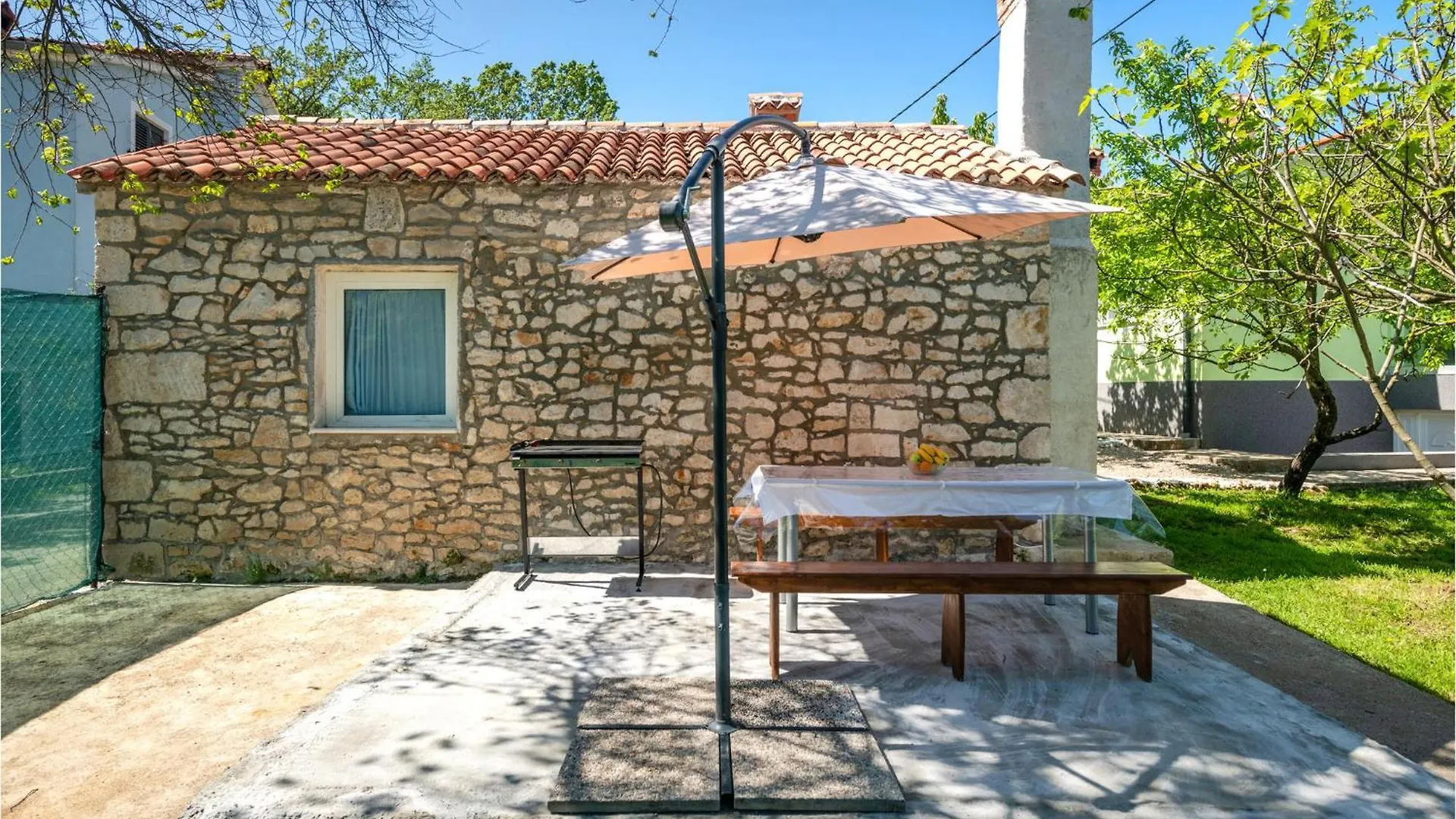 Stunning Home In Krsan With Kitchen Casa de Férias